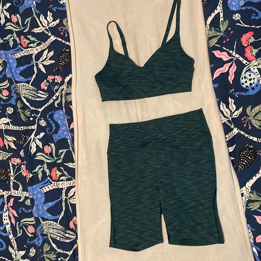 Outdoor Voices Conifer FreeForm MATCHING SET with shorts and bralette, Medium